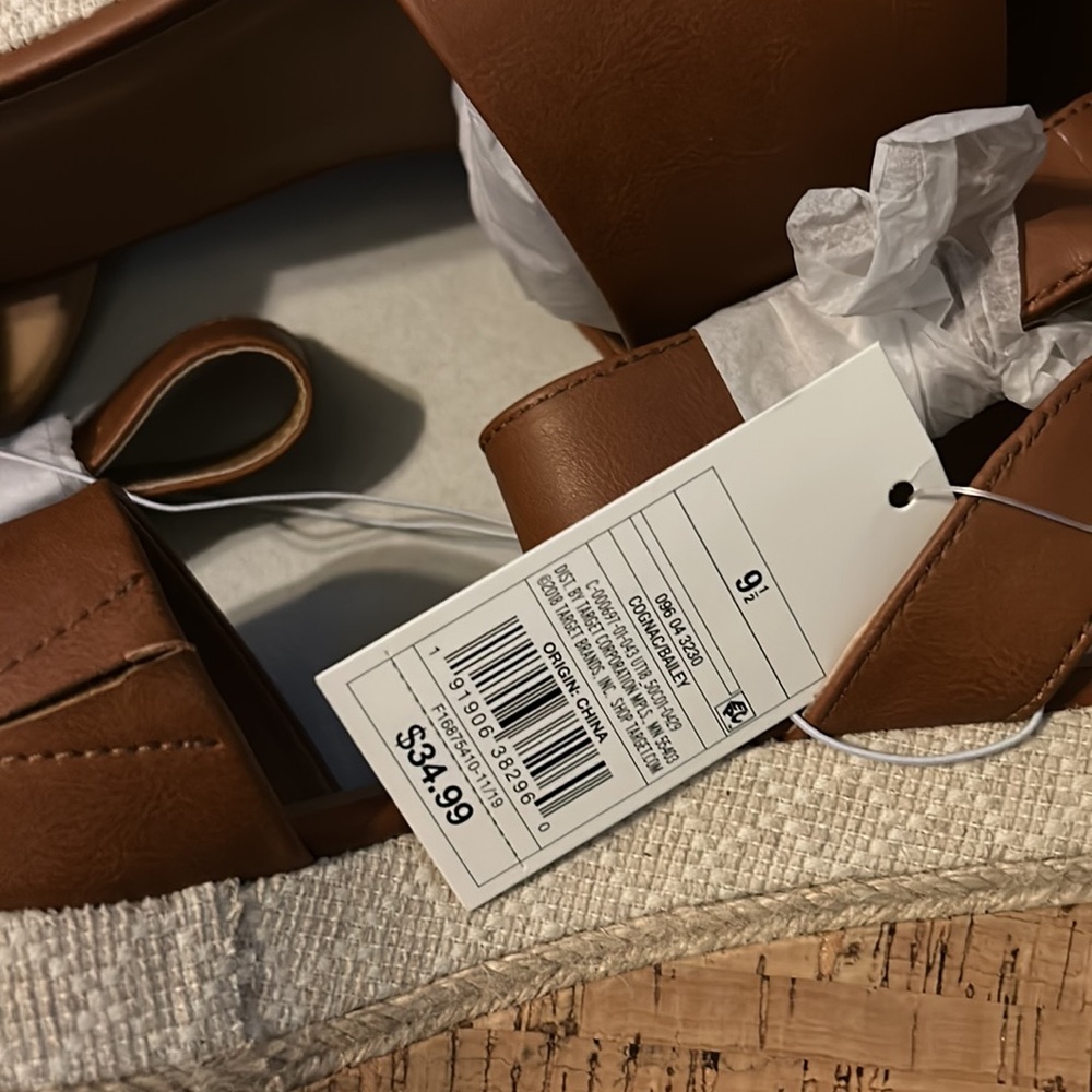 Cognac Universal Thread Sandals - Picture 9 of 9